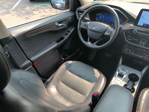 Used 2020 Ford Escape Titanium AWD/4WD image 9
