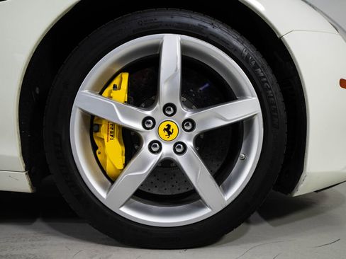 Used 2017 Ferrari California T RWD image 27