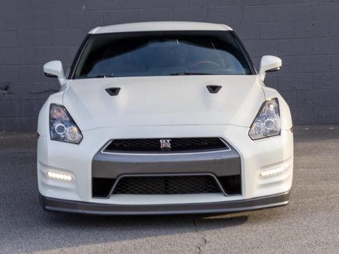 Used 2014 Nissan GT-R Black Edition image 10