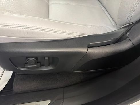 Certified 2024 Land Rover Range Rover Velar Dynamic SE AWD/4WD image 9