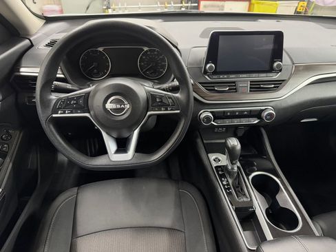 Used 2024 Nissan Altima 2.5 SV image 18