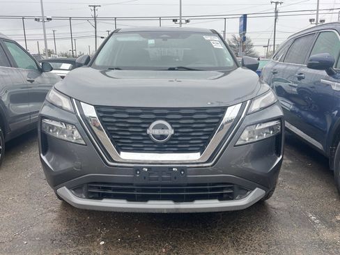 Used 2023 Nissan Rogue SV image 2