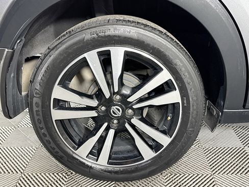 Used 2019 Nissan Kicks SV image 32