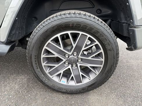 Used 2022 Jeep Wrangler Unlimited Sahara image 32