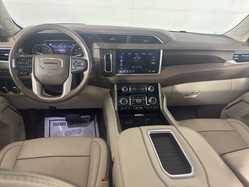 Used 2021 GMC Yukon XL Denali w/ Denali Premium Package AWD/4WD image 36