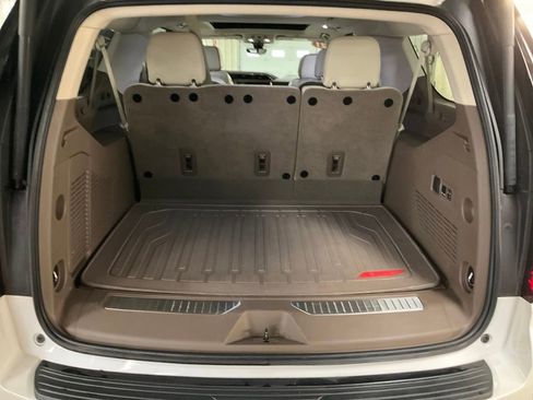 Used 2021 GMC Yukon XL Denali w/ Denali Premium Package image 23