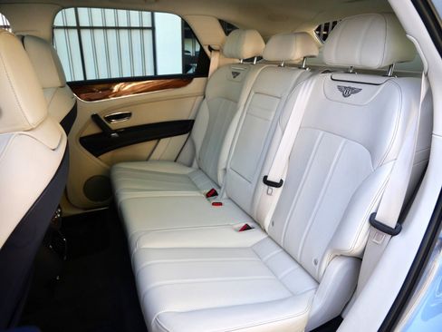 Used 2019 Bentley Bentayga AWD/4WD image 20