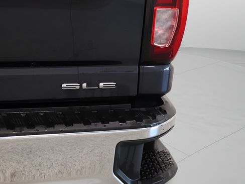 Used 2024 GMC Sierra 2500 SLE w/ SLE Value Package; AWD/4WD image 9