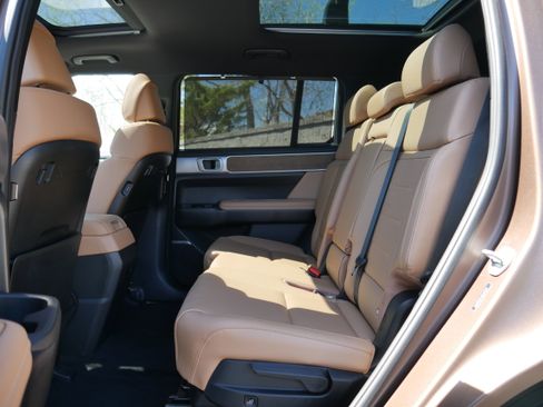 Used 2025 Hyundai Santa Fe Limited AWD/4WD image 16