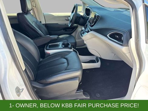 Used 2024 Chrysler Pacifica Limited FWD image 19