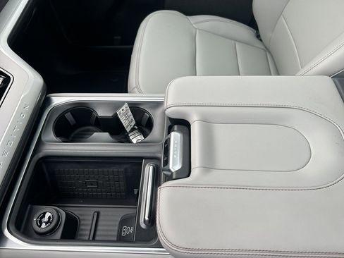 New 2025 Ford Expedition Active image 34