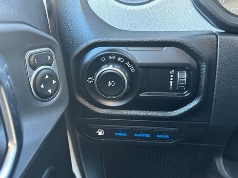 Used 2025 Jeep Wrangler Willys 4xe image 19