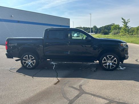 Used 2023 Chevrolet Colorado Z71 w/ Z71 Convenience Package 2 AWD/4WD image 6