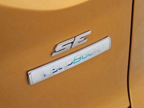 Used 2016 Ford Escape SE w/ Equipment Group 201A FWD image 12
