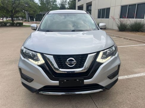 Used 2017 Nissan Rogue S FWD image 3