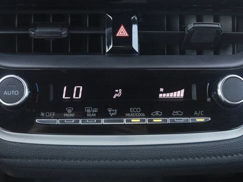Used 2025 Toyota Corolla SE FWD image 11