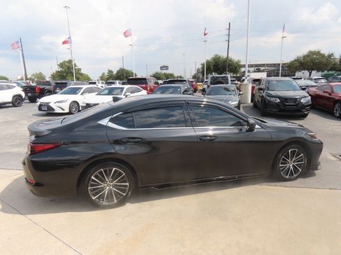 Used 2022 Lexus ES 350 w/ Premium Package FWD image 16