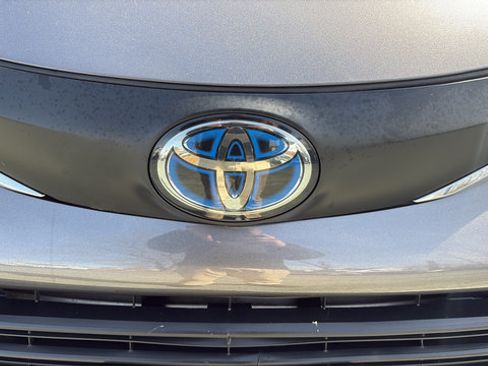 Used 2021 Toyota Sienna XLE AWD/4WD image 9