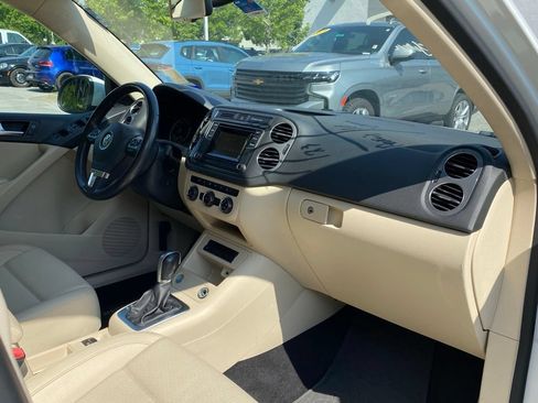 Used 2016 Volkswagen Tiguan S FWD image 31