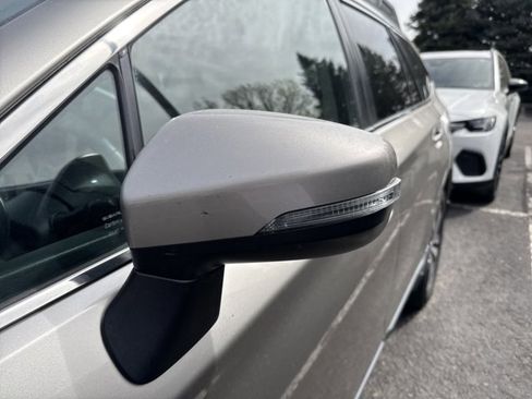 Used 2018 Subaru Outback 3.6R Limited image 2