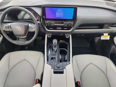 New 2026 Toyota Grand Highlander XLE image 17