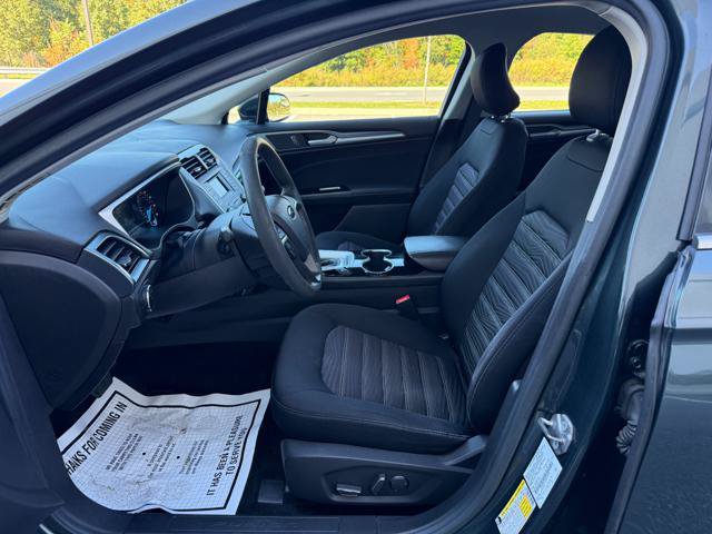 Used 2016 Ford Fusion SE FWD image 11