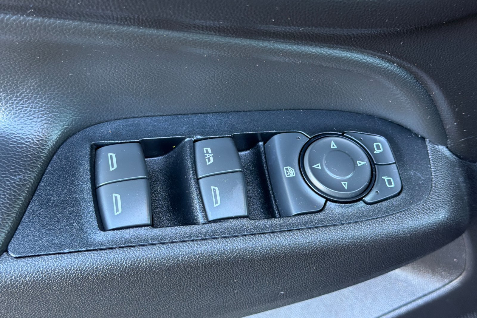 Used 2018 Chevrolet Equinox LT FWD image 14