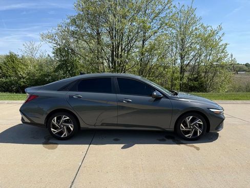 Used 2025 Hyundai Elantra Sport FWD image 2