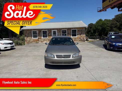 Used 2001 Toyota Camry LE FWD image 1