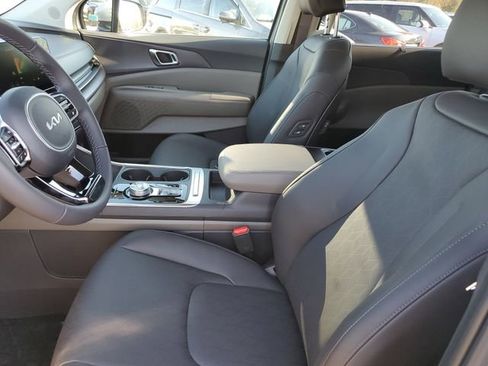New 2026 Kia Carnival EX FWD image 15