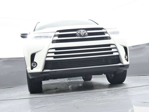 Used 2019 Toyota Highlander Limited FWD image 38