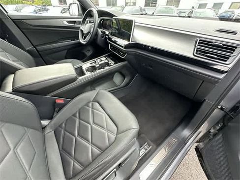 Used 2024 Volkswagen Atlas Cross Sport SE image 20