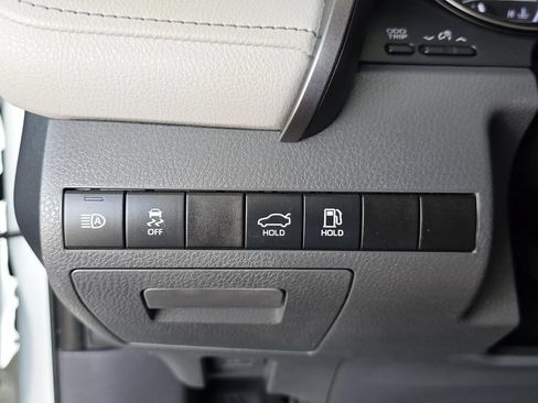 Used 2022 Toyota Camry SE FWD image 22