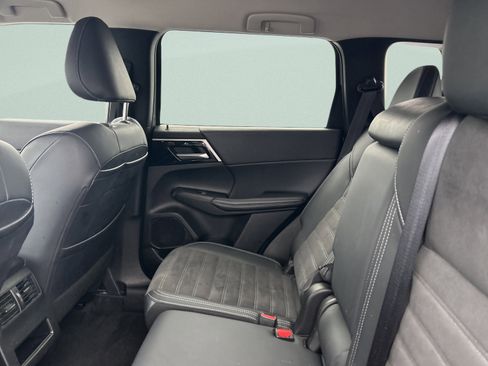 Used 2024 Mitsubishi Outlander SE image 28