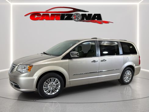 Used 2015 Chrysler Town & Country Limited Platinum FWD image 11