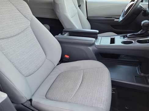 Used 2023 Toyota Sienna LE image 19