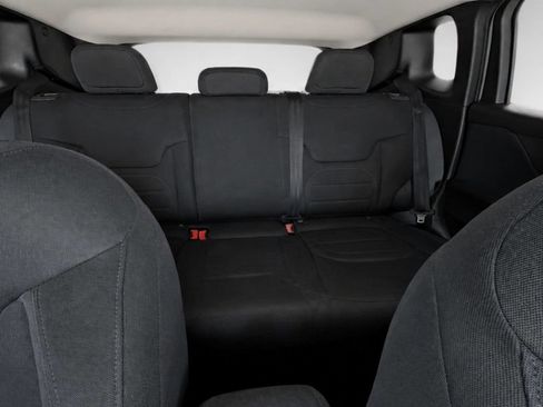 Used 2019 Jeep Renegade Latitude AWD/4WD image 24