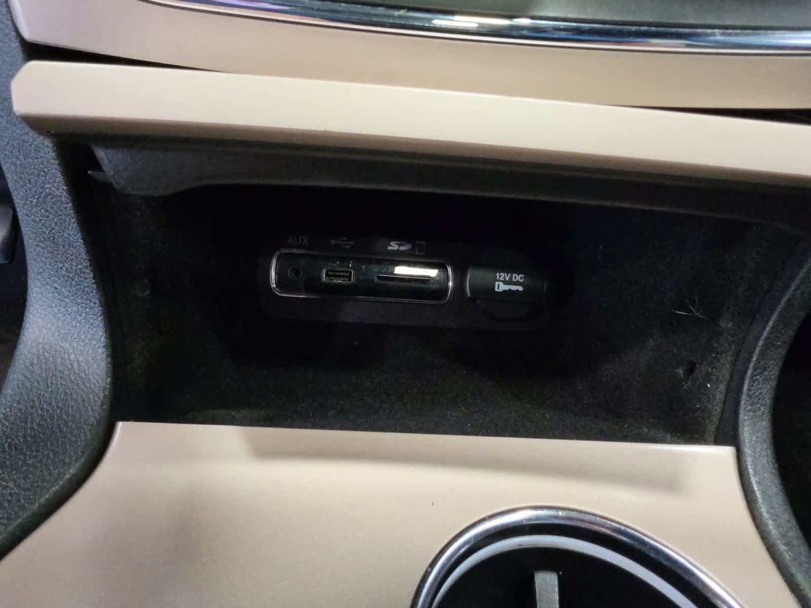 Used 2015 Jeep Grand Cherokee Overland w/ Advanced Technology Group AWD/4WD image 24