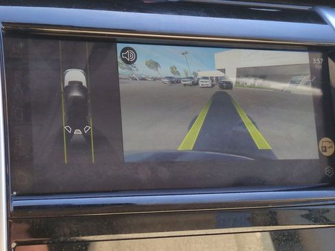 Used 2022 Land Rover Discovery Sport SE image 17