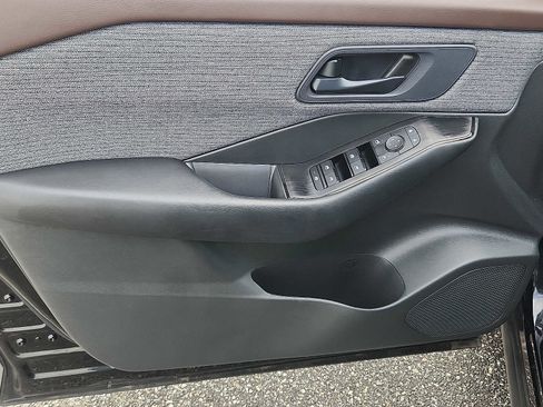 Used 2023 Nissan Rogue S image 12