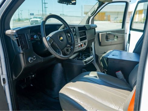 Used 2014 Chevrolet Express 2500 image 12