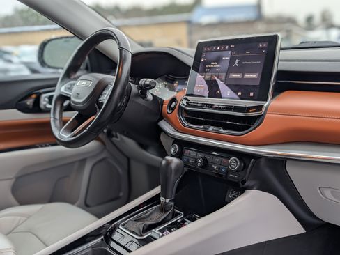 Used 2022 Jeep Compass Limited image 44