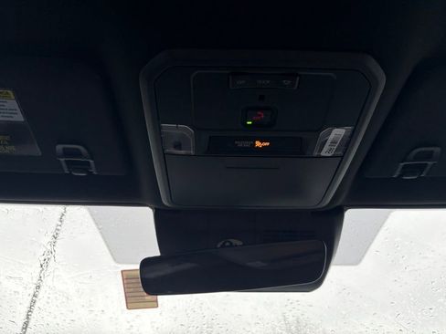 Used 2025 Toyota Tacoma SR5 AWD/4WD image 10