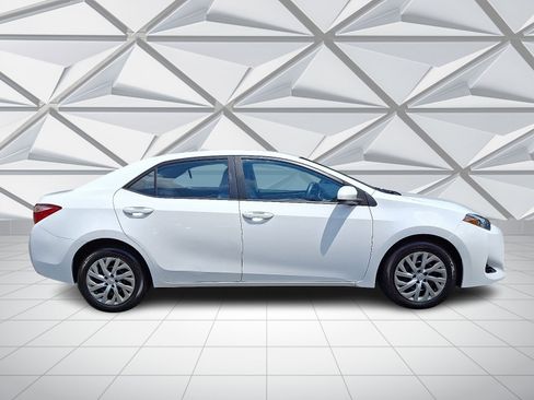 Used 2019 Toyota Corolla LE image 12