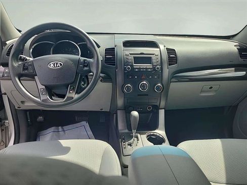 Used 2013 Kia Sorento LX image 11