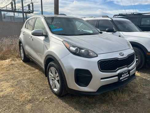 Used 2018 Kia Sportage LX FWD image 2