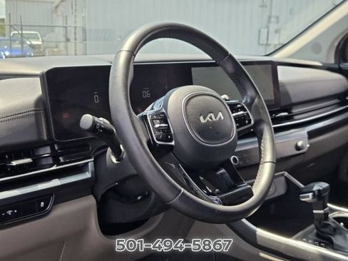 Used 2025 Kia Carnival FWD image 10