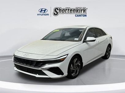 Used 2024 Hyundai Elantra SEL w/ Convenience Package