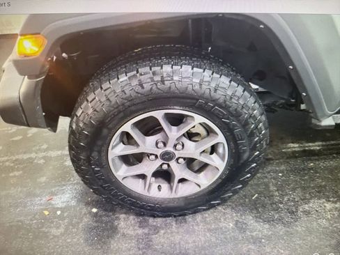 Used 2024 Jeep Wrangler Unlimited Sport AWD/4WD image 2