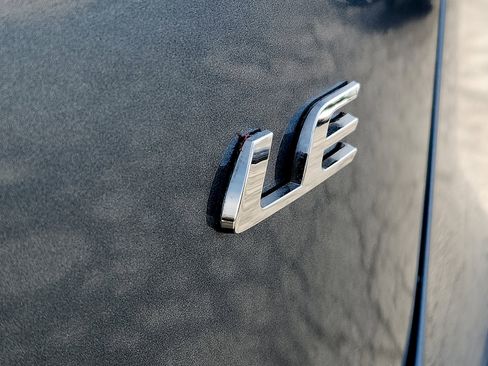 Used 2021 Toyota Corolla LE image 28